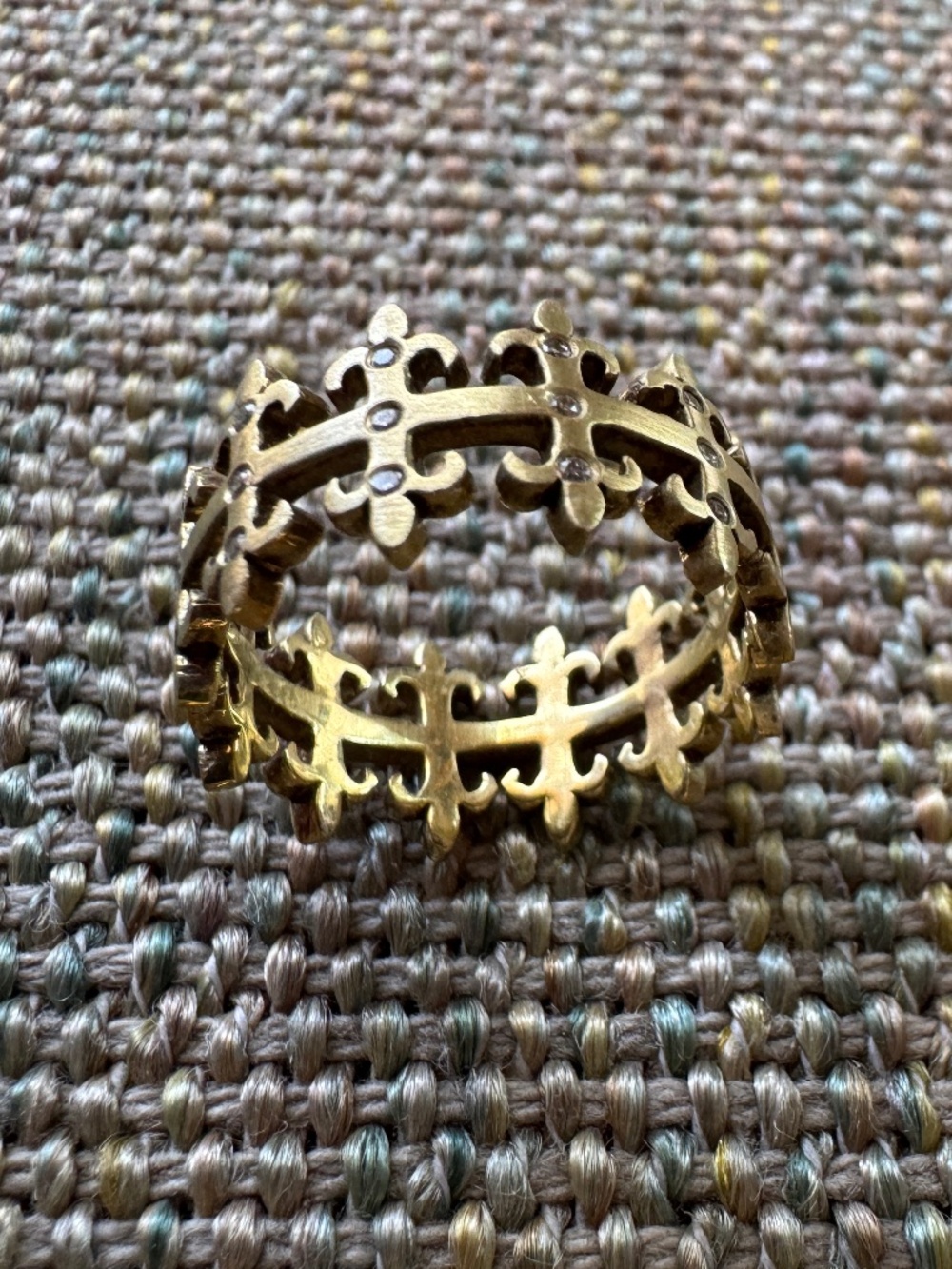 Iconic Gintare Karuna Ring in 18K gold with diamonds
